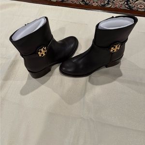 Tory Burch Brown leather zip ankle boots with bag